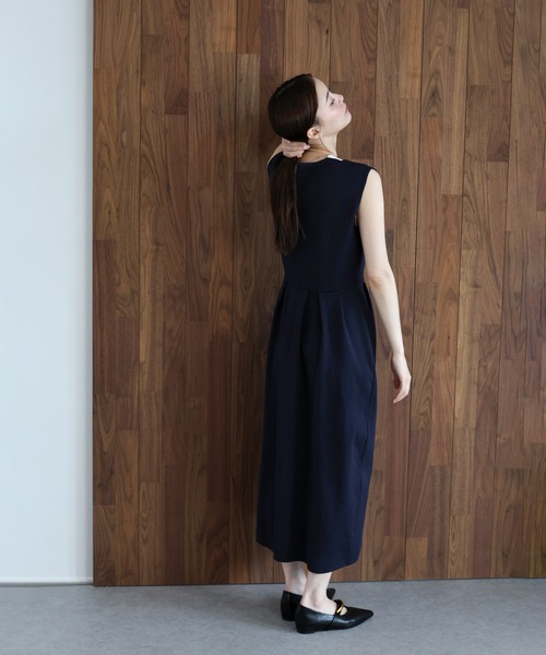 J by blue(ジェイバイブルー)の「《2サイズ展開》レースカラーVネック ワンピース(ワンピース・レディース・ベージュ/ネイビー・LARGE/MEDIUM)」の18枚目の写真