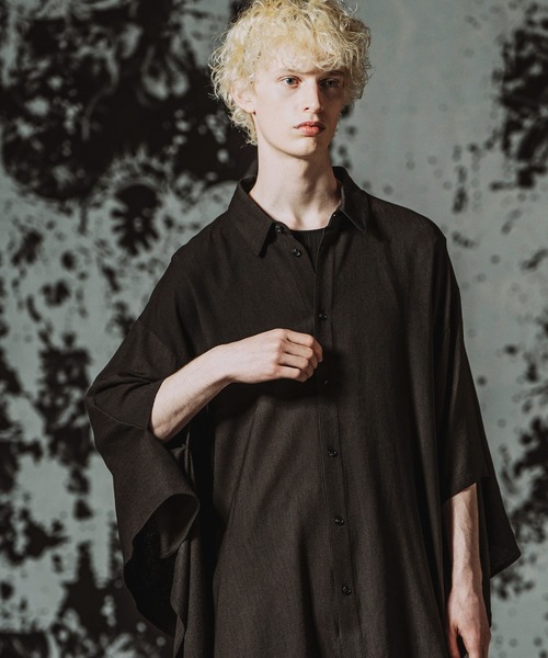 NO ID.(ノーアイディ)の「【NO ID.】Back Drape Shirt / バック ドレープ シャツ(シャツ/ブラウス・メンズ・ホワイト/グレー/ブラック・ONE SIZE)」の1枚目の写真