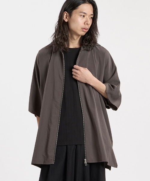 NO ID.（ノーアイディ）の「mhs2664-ﾘﾈﾝﾀｯﾁﾌｰﾄﾞﾄﾞﾙﾏﾝBIG-ZIP SH シャツ(458006-088S)（シャツ/ブラウス・メンズ・ホワイト/ブラック/グレー・ONE SIZE）」の2枚目の写真
