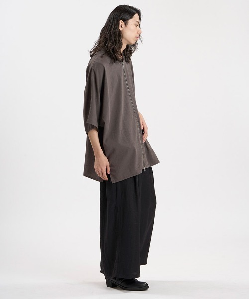 NO ID.（ノーアイディ）の「mhs2664-ﾘﾈﾝﾀｯﾁﾌｰﾄﾞﾄﾞﾙﾏﾝBIG-ZIP SH シャツ(458006-088S)（シャツ/ブラウス・メンズ・ホワイト/ブラック/グレー・ONE SIZE）」の7枚目の写真