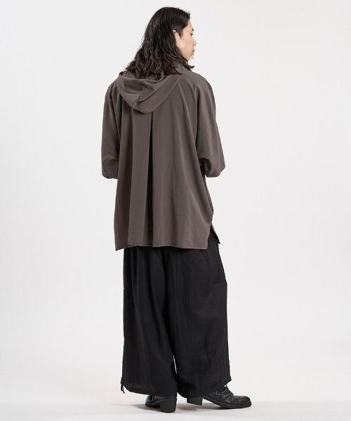 NO ID.（ノーアイディ）の「mhs2664-ﾘﾈﾝﾀｯﾁﾌｰﾄﾞﾄﾞﾙﾏﾝBIG-ZIP SH シャツ(458006-088S)（シャツ/ブラウス・メンズ・ホワイト/ブラック/グレー・ONE SIZE）」の6枚目の写真