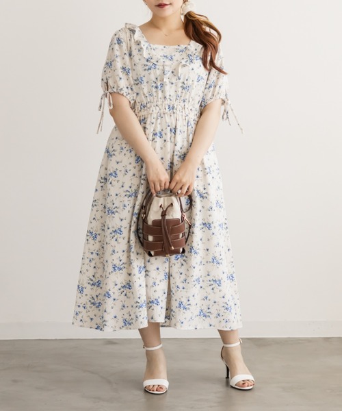 CLETTE(クレット)の「CLETTEオリジナルウエストシャーリング花柄ワンピース(ワンピース・レディース・ブルー/パープル/ラベンダー・3L/4L/LL)」の2枚目の写真