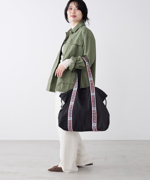 UMBRO(アンブロ)の「【UMBRO×MICA&DEAL】ナイロン巾着バッグ(ショルダーバッグ・レディース・グリーン/ベージュ/ブラック・FREE)」の8枚目の写真