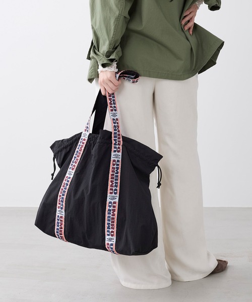 UMBRO(アンブロ)の「【UMBRO×MICA&DEAL】ナイロン巾着バッグ(ショルダーバッグ・レディース・グリーン/ベージュ/ブラック・FREE)」の9枚目の写真