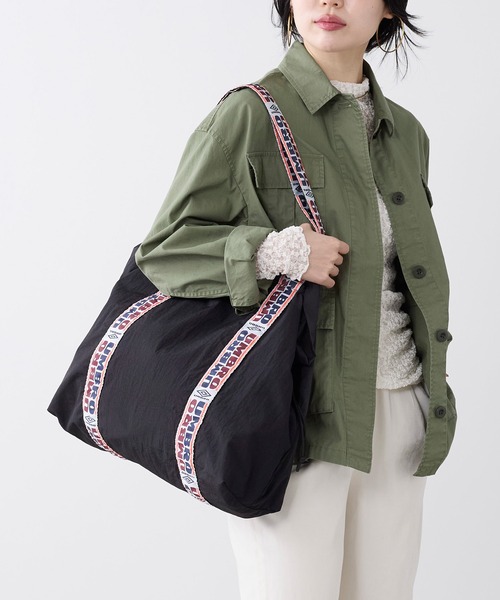 UMBRO(アンブロ)の「【UMBRO×MICA&DEAL】ナイロン巾着バッグ(ショルダーバッグ・レディース・グリーン/ベージュ/ブラック・FREE)」の11枚目の写真