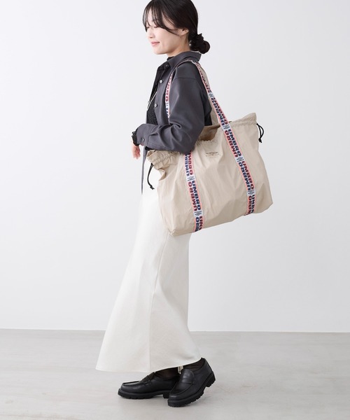 UMBRO(アンブロ)の「【UMBRO×MICA&DEAL】ナイロン巾着バッグ(ショルダーバッグ・レディース・グリーン/ベージュ/ブラック・FREE)」の22枚目の写真