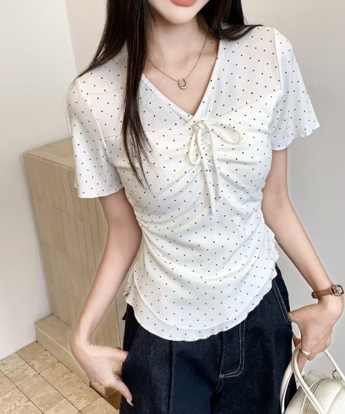 LADY LIKE(レディライク)の「【春夏新作】胸リボンピンドット柄V開きトップス(Tシャツ/カットソー・レディース・サックスブルー/ベージュ/グレー/ホワイト・M)」の9枚目の写真
