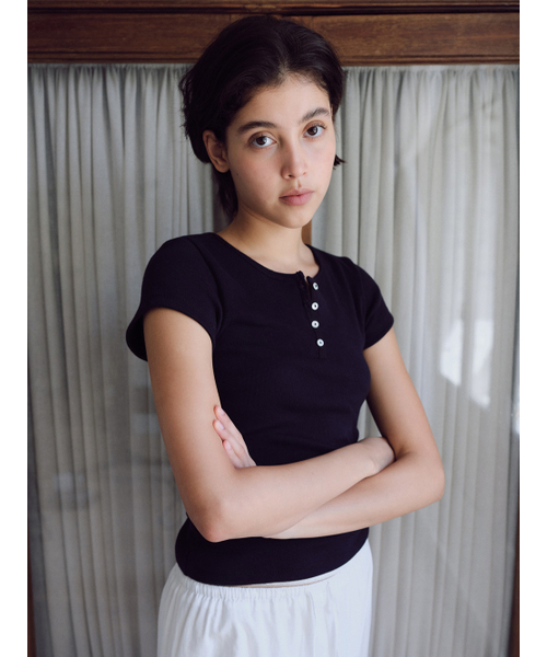 BAIE OUD(ベイウード)の「Henley short-sleeve T-shirt_navy(Tシャツ/カットソー・レディース・その他・FREE)」の2枚目の写真
