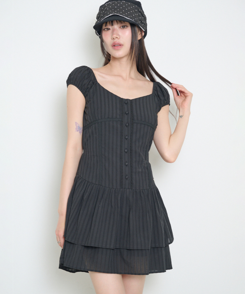 ILLIGO(イリゴ)の「パフフリルワンピースブラック(ワンピース・レディース・その他・SMALL/MEDIUM)」の2枚目の写真