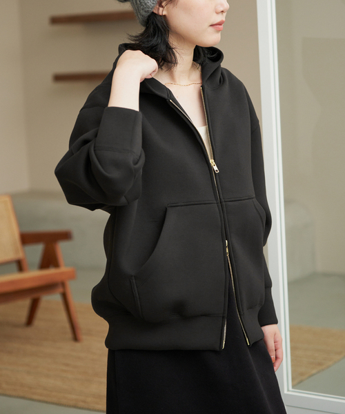 SLOBE IENA(スローブイエナ)の「《ゴールドジップ/》ボリュームジップアップフーディー(パーカー・レディース・アイボリー/グレー/ブラック・FREE)」の11枚目の写真