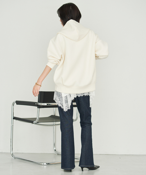 SLOBE IENA(スローブイエナ)の「《ゴールドジップ/》ボリュームジップアップフーディー(パーカー・レディース・アイボリー/グレー/ブラック・FREE)」の7枚目の写真