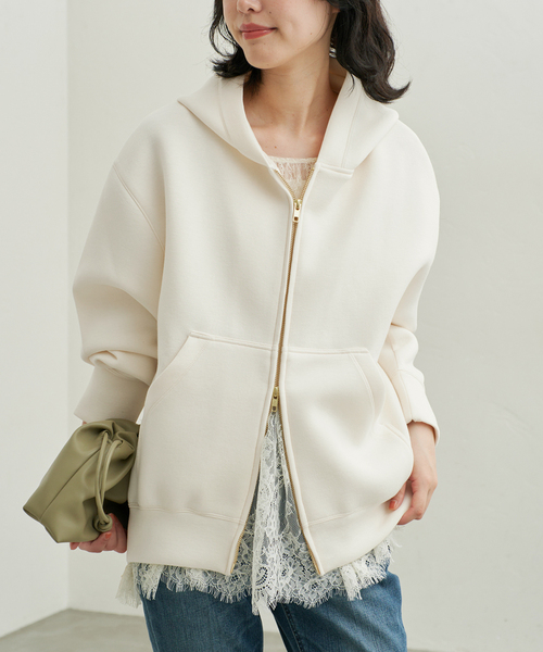 SLOBE IENA(スローブイエナ)の「《ゴールドジップ/》ボリュームジップアップフーディー(パーカー・レディース・アイボリー/グレー/ブラック・FREE)」の14枚目の写真