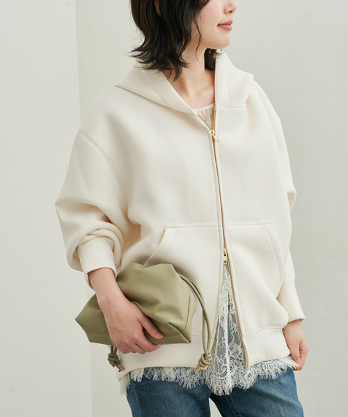 SLOBE IENA(スローブイエナ)の「《ゴールドジップ/》ボリュームジップアップフーディー(パーカー・レディース・アイボリー/グレー/ブラック・FREE)」の15枚目の写真