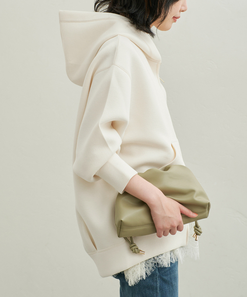 SLOBE IENA(スローブイエナ)の「《ゴールドジップ/》ボリュームジップアップフーディー(パーカー・レディース・アイボリー/グレー/ブラック・FREE)」の16枚目の写真