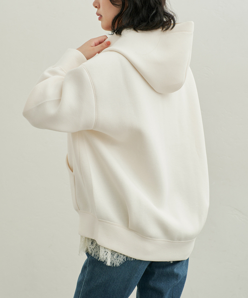 SLOBE IENA(スローブイエナ)の「《ゴールドジップ/》ボリュームジップアップフーディー(パーカー・レディース・アイボリー/グレー/ブラック・FREE)」の17枚目の写真