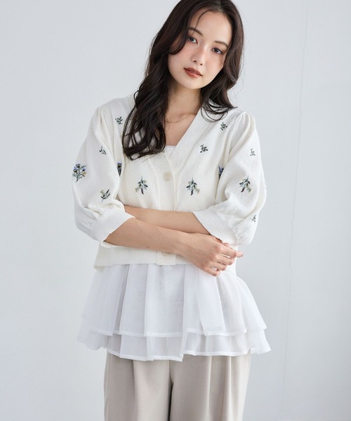 mysty woman(ミスティウーマン)の「フラワー刺繍ニットカーディガン5分袖 1061808(カーディガン/ボレロ・レディース・オフホワイト/ブラック/ブラウン・FREE)」の7枚目の写真