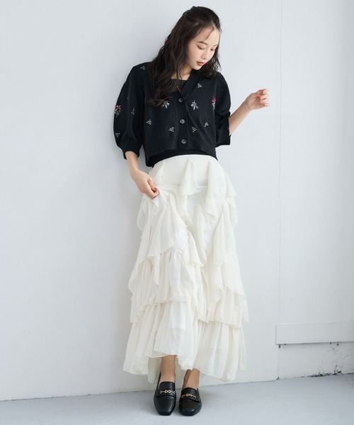 mysty woman(ミスティウーマン)の「フラワー刺繍ニットカーディガン5分袖 1061808(カーディガン/ボレロ・レディース・オフホワイト/ブラック/ブラウン・FREE)」の8枚目の写真