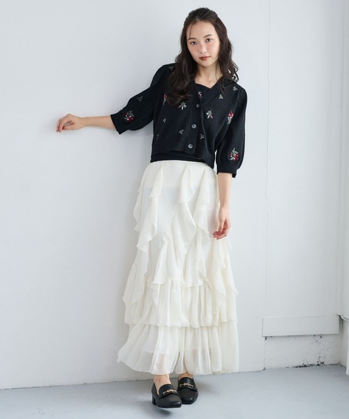 mysty woman(ミスティウーマン)の「フラワー刺繍ニットカーディガン5分袖 1061808(カーディガン/ボレロ・レディース・オフホワイト/ブラック/ブラウン・FREE)」の10枚目の写真