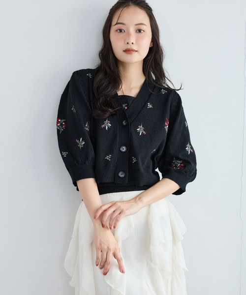 mysty woman(ミスティウーマン)の「フラワー刺繍ニットカーディガン5分袖 1061808(カーディガン/ボレロ・レディース・オフホワイト/ブラック/ブラウン・FREE)」の12枚目の写真