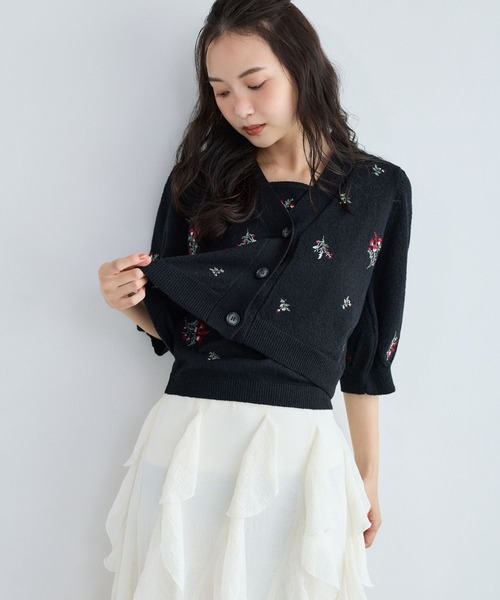 mysty woman(ミスティウーマン)の「フラワー刺繍ニットカーディガン5分袖 1061808(カーディガン/ボレロ・レディース・オフホワイト/ブラック/ブラウン・FREE)」の14枚目の写真