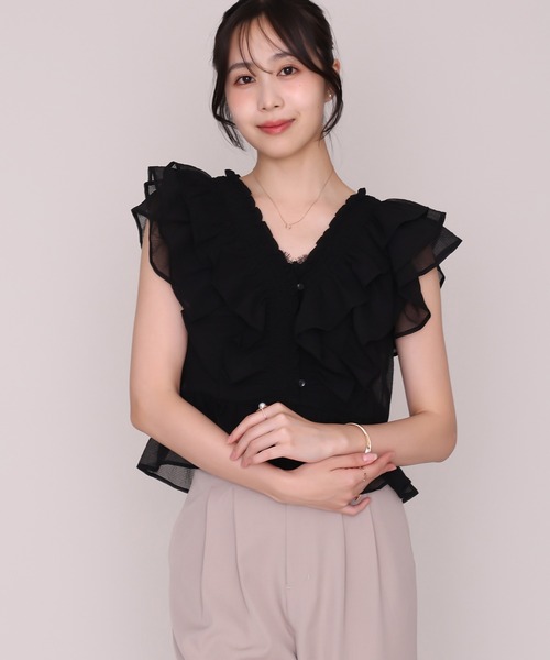 MISCH MASCH(ミッシュマッシュ)の「2026秋冬新作 シャーリングペプラムブラウス(シャツ/ブラウス・レディース・ホワイト/ブラック/オレンジ・フリ-)」の8枚目の写真