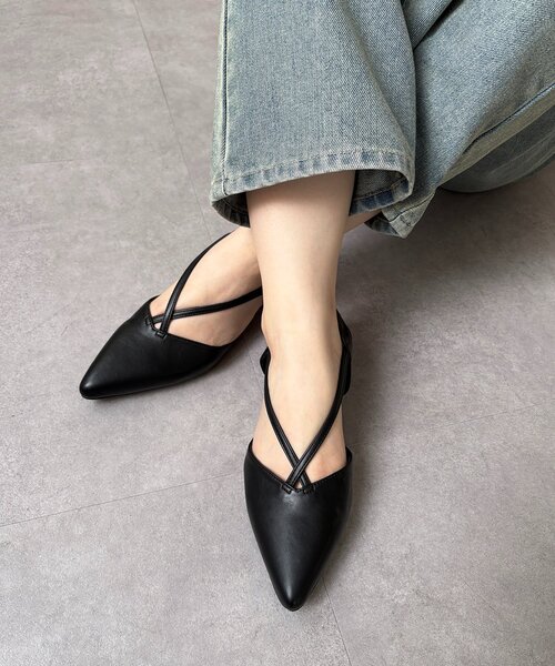 Thevon(ゼボン)の「クロスパンプス(パンプス・レディース・アイボリー/ブラック・L/M)」の1枚目の写真