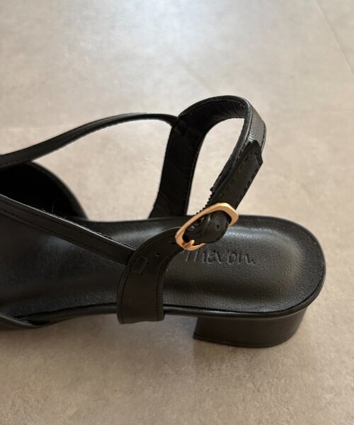 Thevon(ゼボン)の「クロスパンプス(パンプス・レディース・アイボリー/ブラック・L/M)」の10枚目の写真