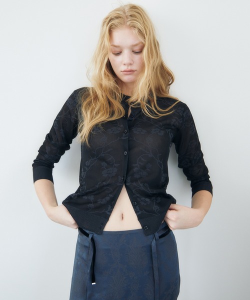 LE CIEL BLEU(ルシェルブルー)の「フローラルジャカードカーディガン / Floral Jacquard Cardigan(ニット/セーター・レディース・オフホワイト/ブラック・36)」の2枚目の写真