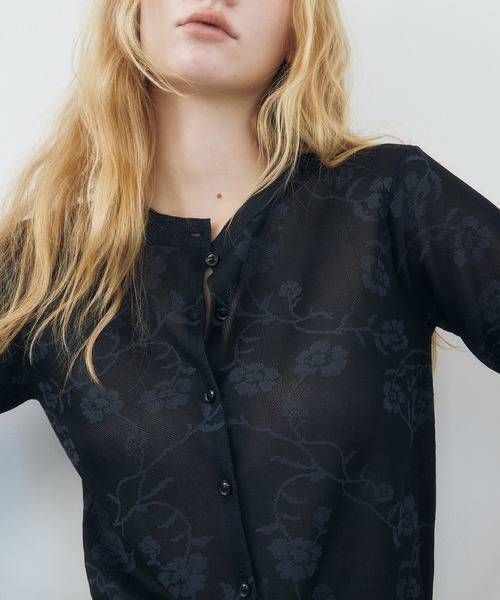 LE CIEL BLEU(ルシェルブルー)の「フローラルジャカードカーディガン / Floral Jacquard Cardigan(ニット/セーター・レディース・オフホワイト/ブラック・36)」の7枚目の写真