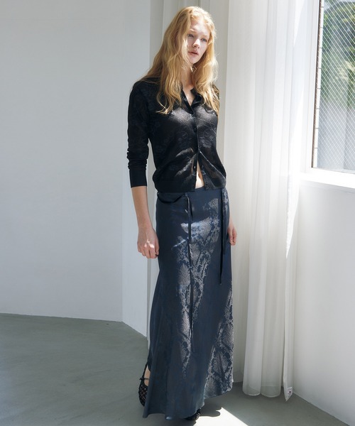 LE CIEL BLEU(ルシェルブルー)の「フローラルジャカードカーディガン / Floral Jacquard Cardigan(ニット/セーター・レディース・オフホワイト/ブラック・36)」の6枚目の写真