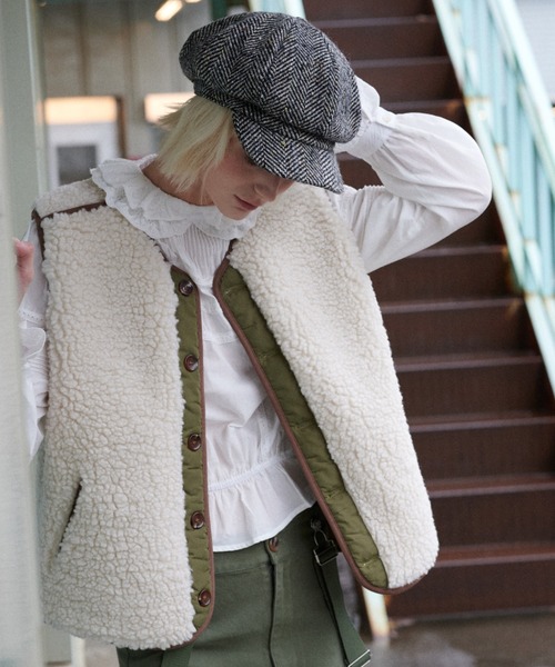 GREEN BUTTER(グリーンバター)の「REVERSIBLE SHEARLING QUILTED VEST(ベスト・レディース・ブルー/カーキ・FREE)」の6枚目の写真