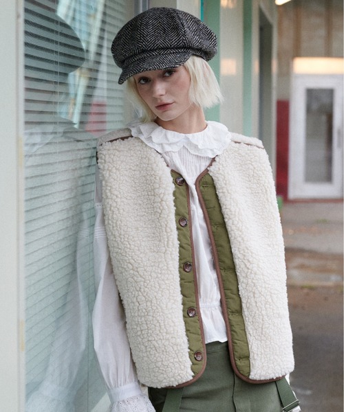 GREEN BUTTER(グリーンバター)の「REVERSIBLE SHEARLING QUILTED VEST(ベスト・レディース・ブルー/カーキ・FREE)」の11枚目の写真