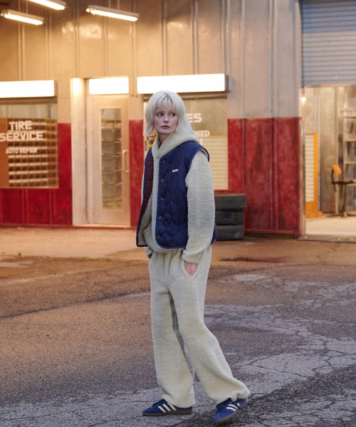 GREEN BUTTER(グリーンバター)の「REVERSIBLE SHEARLING QUILTED VEST(ベスト・レディース・ブルー/カーキ・FREE)」の12枚目の写真
