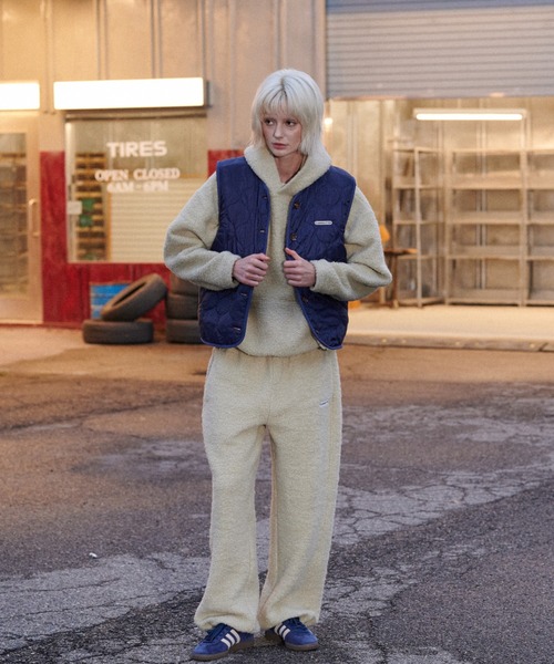 GREEN BUTTER(グリーンバター)の「REVERSIBLE SHEARLING QUILTED VEST(ベスト・レディース・ブルー/カーキ・FREE)」の15枚目の写真