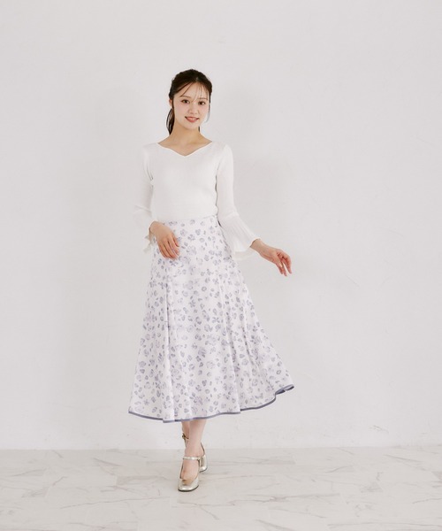 tocco closet(トッコ クローゼット)の「フラワーレオパードラメミックスバックレースアップフレアスカート(スカート・レディース・ピンクベージュ/ラベンダー・M)」の3枚目の写真