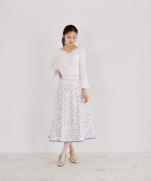 tocco closet(トッコ クローゼット)の「フラワーレオパードラメミックスバックレースアップフレアスカート(スカート・レディース・ピンクベージュ/ラベンダー・M)」の4枚目の写真