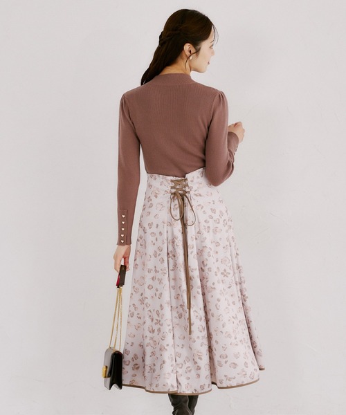 tocco closet(トッコ クローゼット)の「フラワーレオパードラメミックスバックレースアップフレアスカート(スカート・レディース・ピンクベージュ/ラベンダー・M)」の18枚目の写真