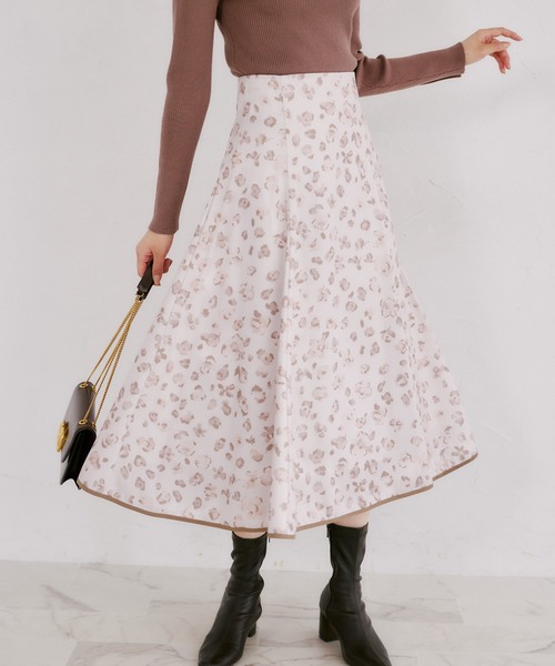 tocco closet(トッコ クローゼット)の「フラワーレオパードラメミックスバックレースアップフレアスカート(スカート・レディース・ピンクベージュ/ラベンダー・M)」の15枚目の写真