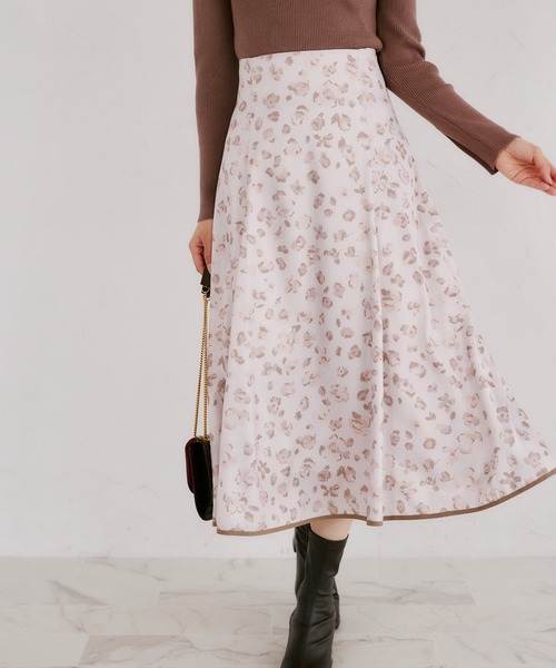tocco closet(トッコ クローゼット)の「フラワーレオパードラメミックスバックレースアップフレアスカート(スカート・レディース・ピンクベージュ/ラベンダー・M)」の14枚目の写真