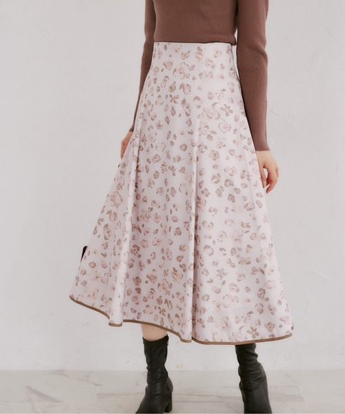 tocco closet(トッコ クローゼット)の「フラワーレオパードラメミックスバックレースアップフレアスカート(スカート・レディース・ピンクベージュ/ラベンダー・M)」の16枚目の写真