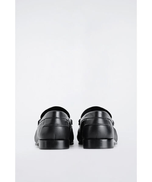 COS(コス)の「ギャザード レザーローファー(ローファー・メンズ・Black・41/42/43)」の2枚目の写真