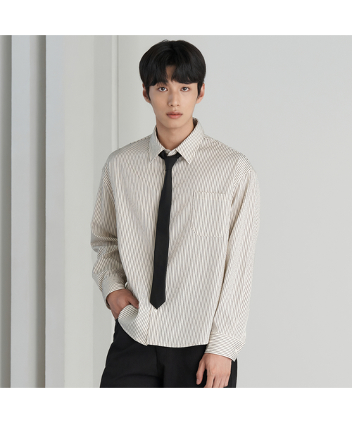 HYOJI(ヒョージ)の「26 FW リラックスフィット ストライプ セミクロップドシャツ(2カラー)(シャツ/ブラウス・メンズ・ホワイト系/チャコールグレー・L/M)」の1枚目の写真