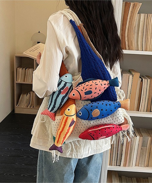LA VORAGINE(ラ ヴォラジネ)の「立体魚モチーフニットトートバッグ カラーブロッキング フリンジ付き A4対応大容量ルーズスタイル(トートバッグ・レディース・D/C/A・FREE)」の18枚目の写真