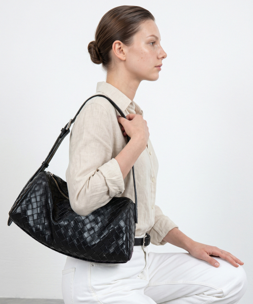 VERMILAN（バーミラン）の「VART BAG バートバッグ - ブラック（ショルダーバッグ・レディース・ブラック・FREE）」の4枚目の写真