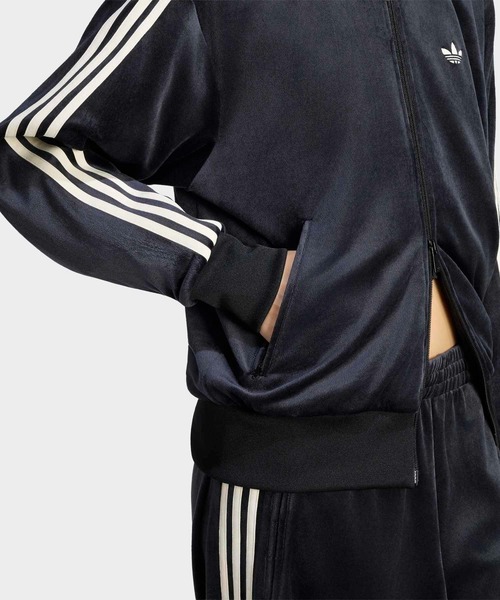 adidas(アディダス)の「ファイヤーバード ベロア トラックトップ / ジャージ / トラックジャケット / アディダスオリジナルス adidas Originals(ジャージ・メンズ・ブラック・SMALL/MEDIUM/LARGE/X-LARGE/X-SMALL/XX-SMALL/XX-LARGE/3XL)」の4枚目の写真