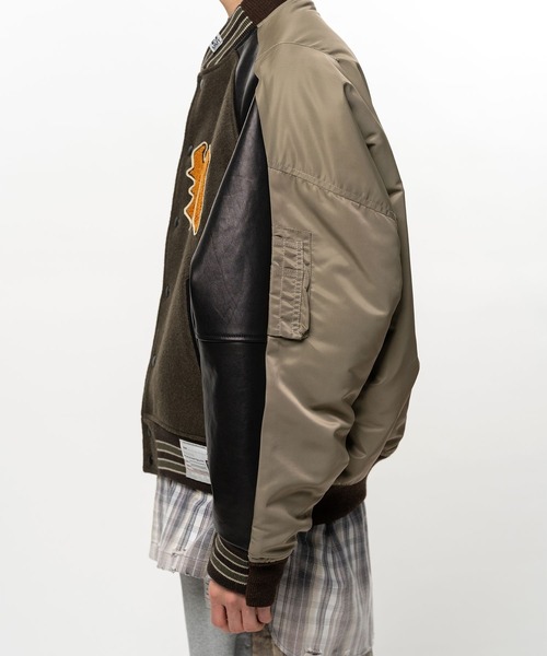 Maison MIHARA YASUHIRO(メゾンミハラヤスヒロ)の「【MIHARAYASUHIRO】COMBINED STADIUM×BOMBER BL(ブルゾン・メンズ・カーキ・44/46)」の3枚目の写真