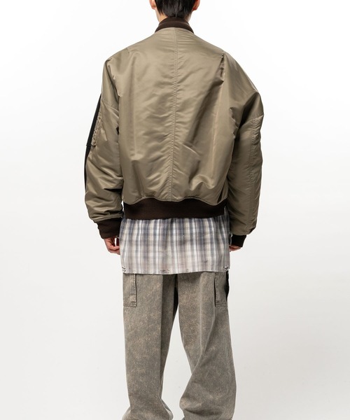 Maison MIHARA YASUHIRO(メゾンミハラヤスヒロ)の「【MIHARAYASUHIRO】COMBINED STADIUM×BOMBER BL(ブルゾン・メンズ・カーキ・44/46)」の4枚目の写真