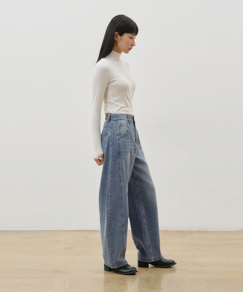 RYUL+WAI（リュルアンドワイ）の「デニム カーブド ワイドフィット パンツ ブルー F6（デニムパンツ・レディース・その他・MEDIUM/SMALL）」の3枚目の写真