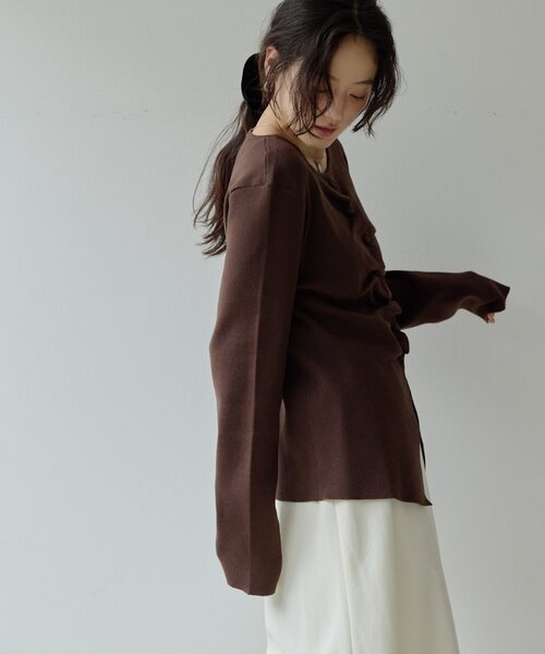 DISCOAT(ディスコート)の「【Noka】くるみ釦フロントギャザーカーディガン《WEB限定》(カーディガン/ボレロ・レディース・グレー/ブラウン/レッド・FREE)」の11枚目の写真