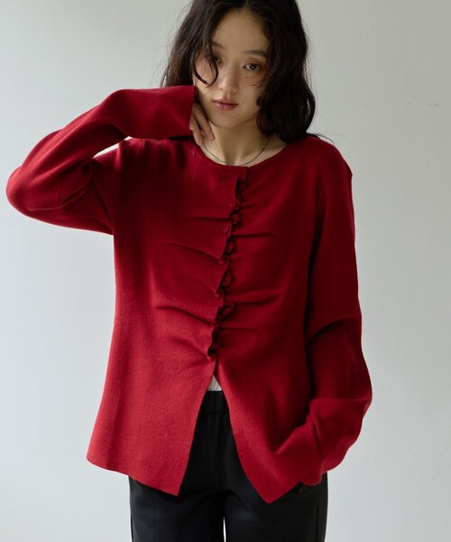 DISCOAT(ディスコート)の「【Noka】くるみ釦フロントギャザーカーディガン《WEB限定》(カーディガン/ボレロ・レディース・グレー/ブラウン/レッド・FREE)」の21枚目の写真